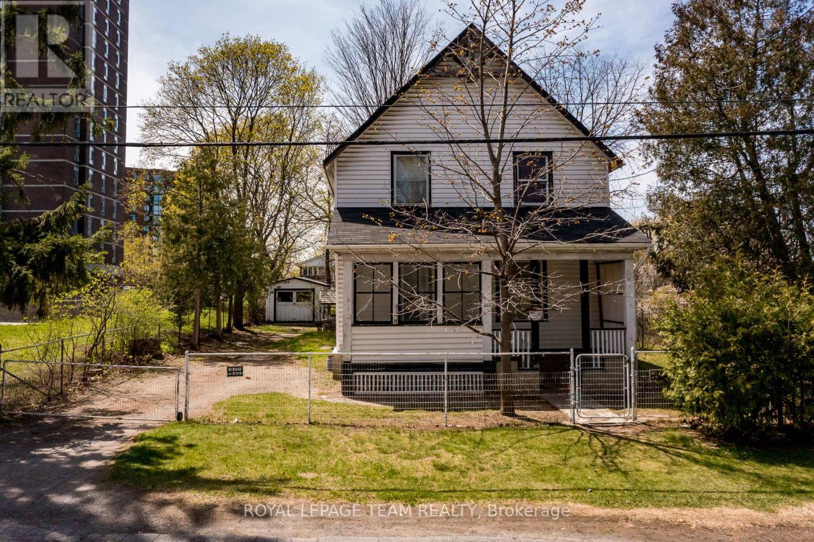 830 High St, Ottawa, ON K2B 6C4