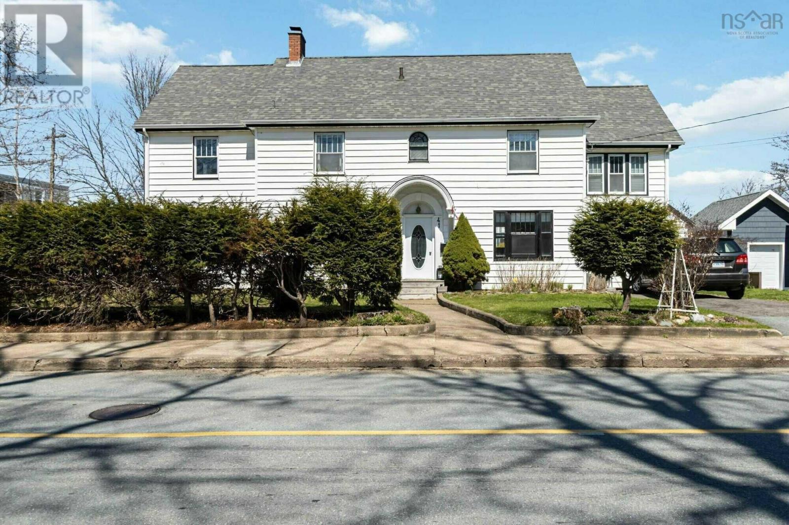 41 Alexandra Ave, Bridgewater, NS B4V 1H2