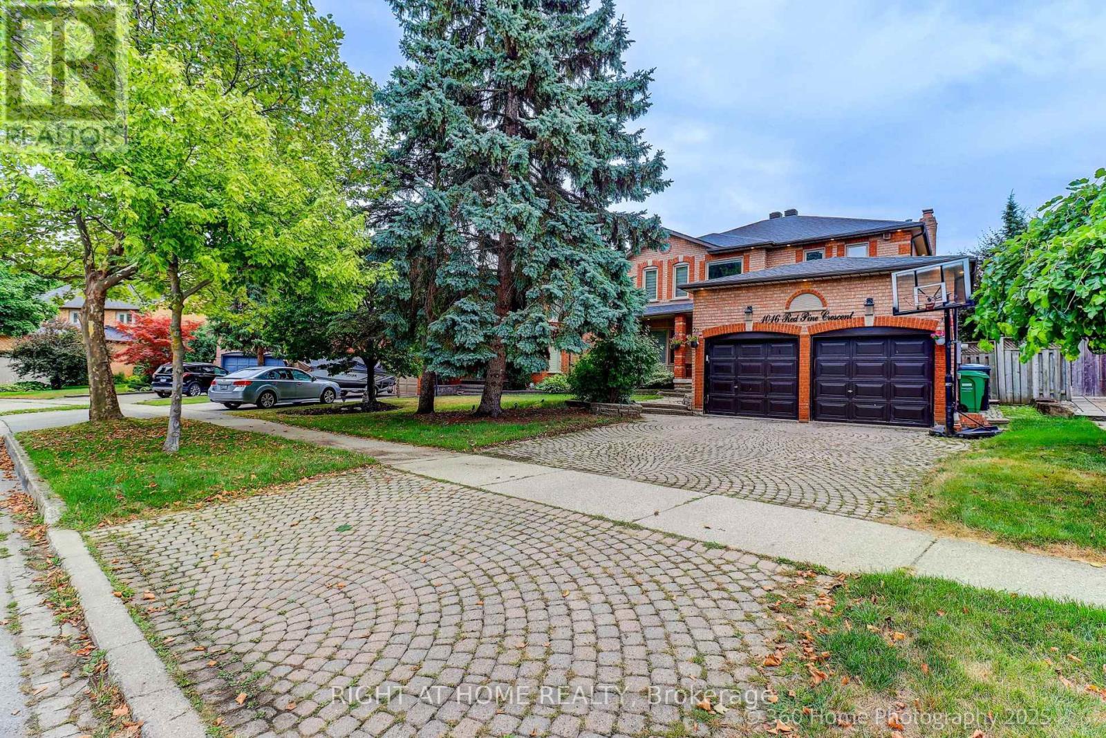 1016 Red Pine Cres, Mississauga, ON L5H 4E8