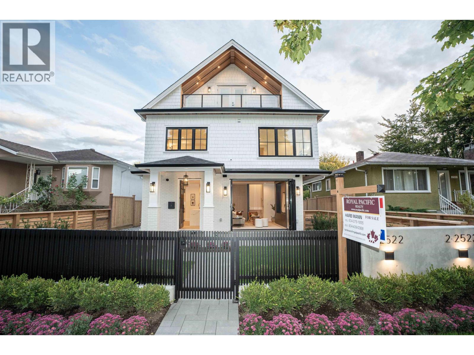 2522 East 15th Avenue #1, Vancouver, BC V5M 2K1