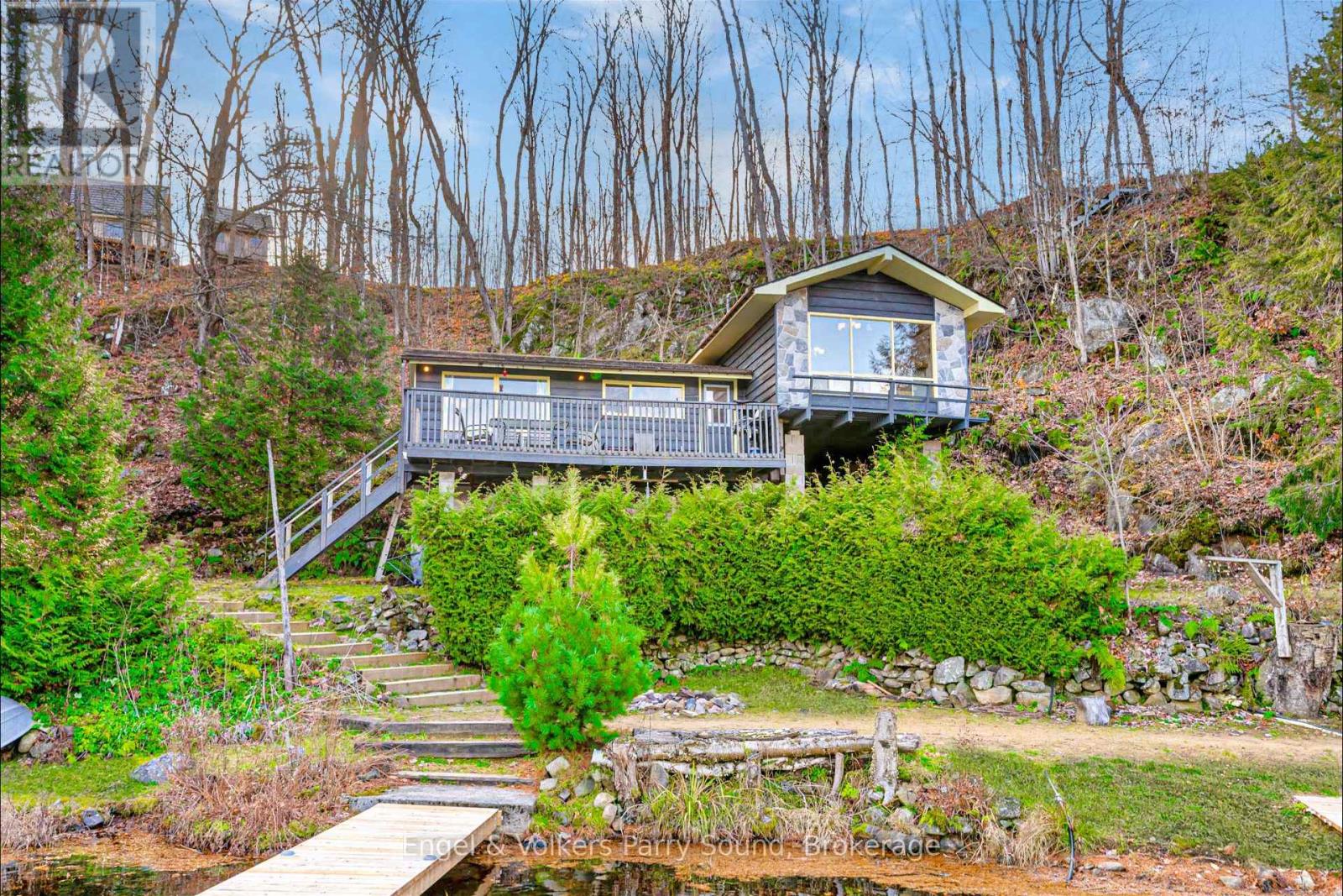 27 Lower Ln, Parry Sound, ON P2A 0B2