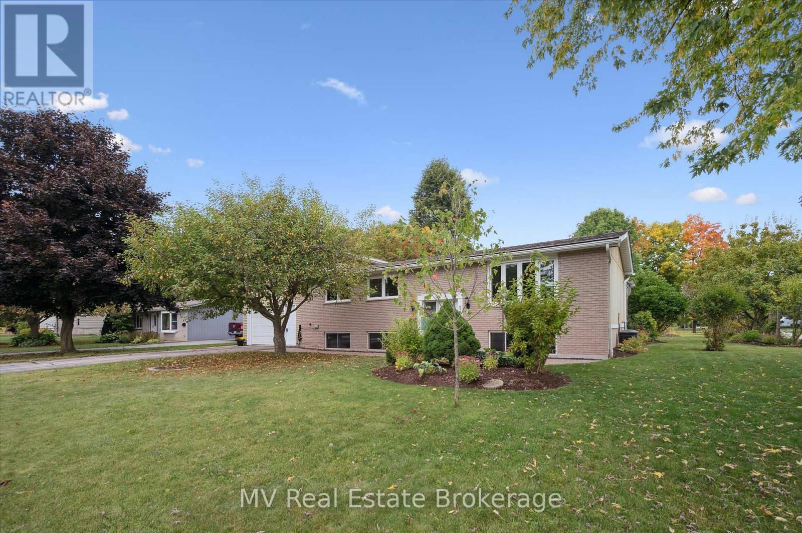 120 Canrobert St, Centre Wellington Fergus, ON N1M 3C1