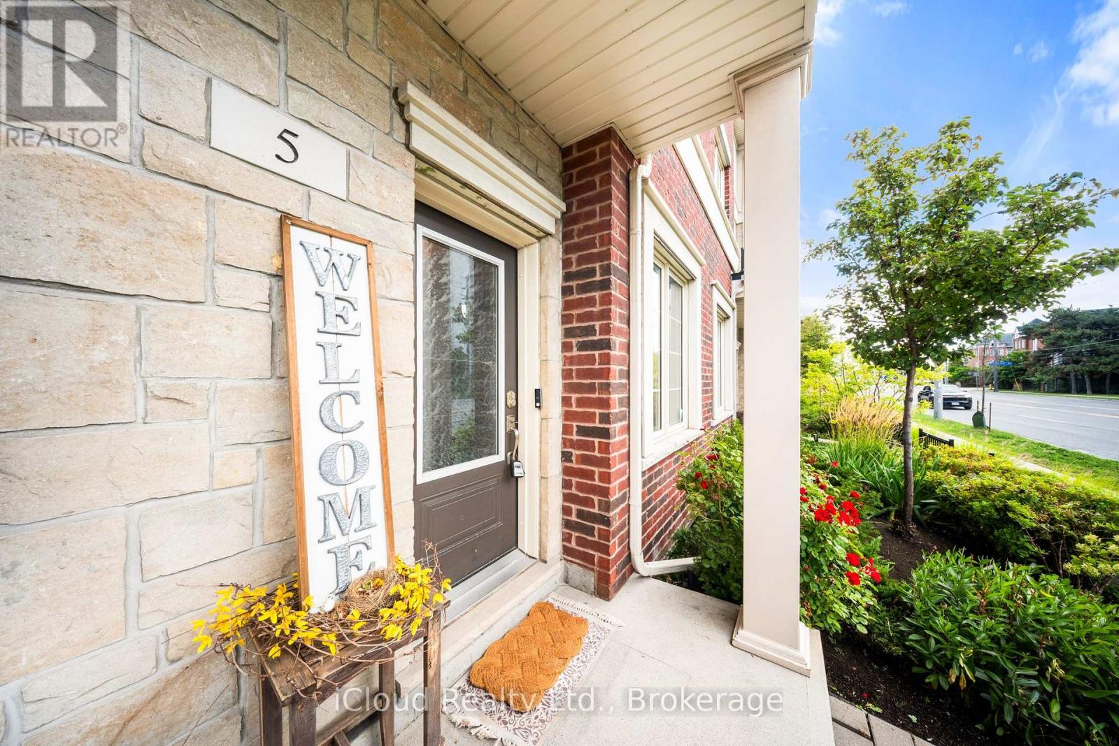 5 636 Evans Ave, Toronto, ON M8W 0A8