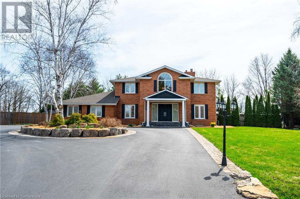 24 John Martin Cres, Hamilton, ON L8B 0Z9