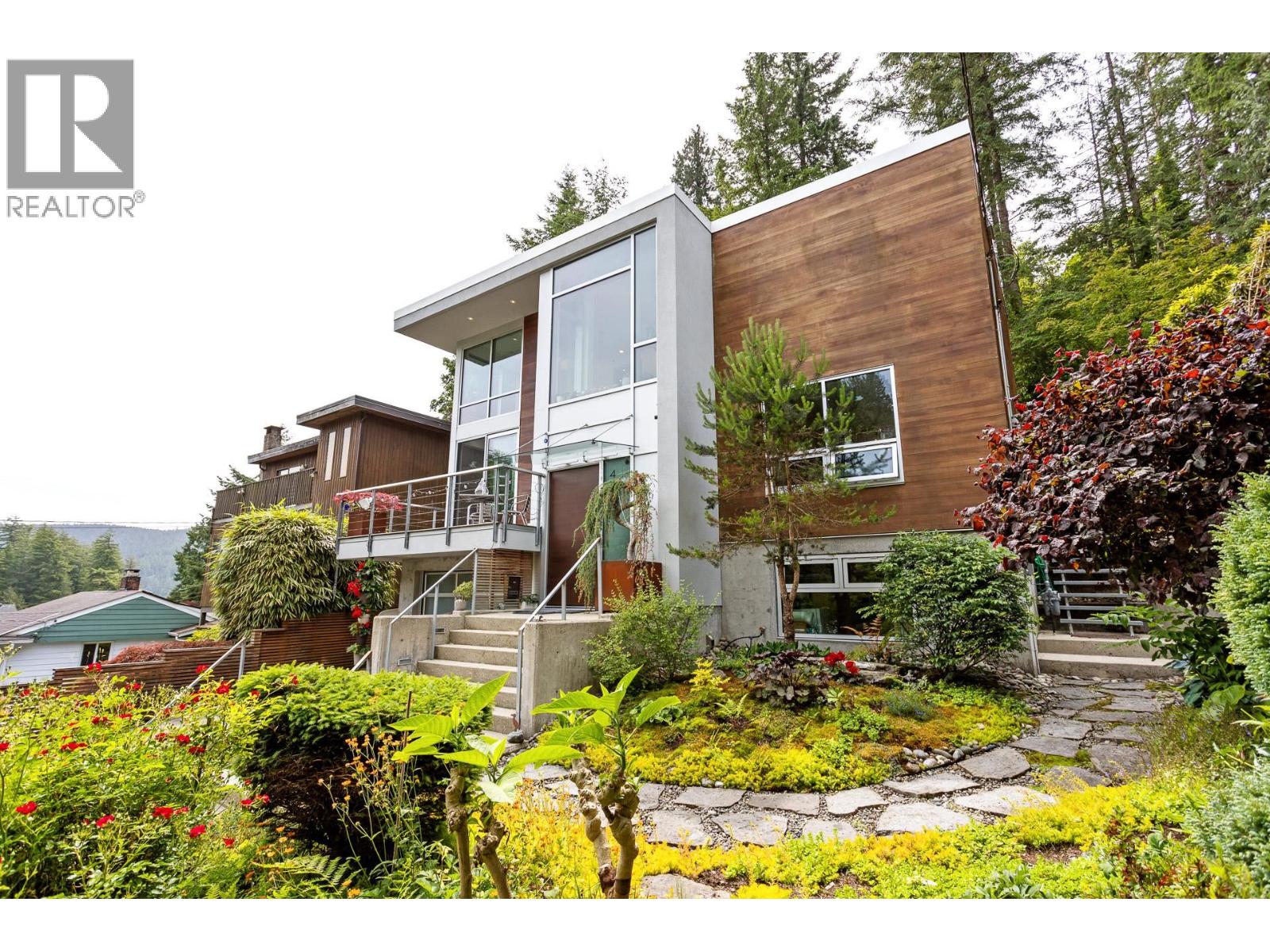 4527 Strathcona Rd, North Vancouver, BC V7G 1G7