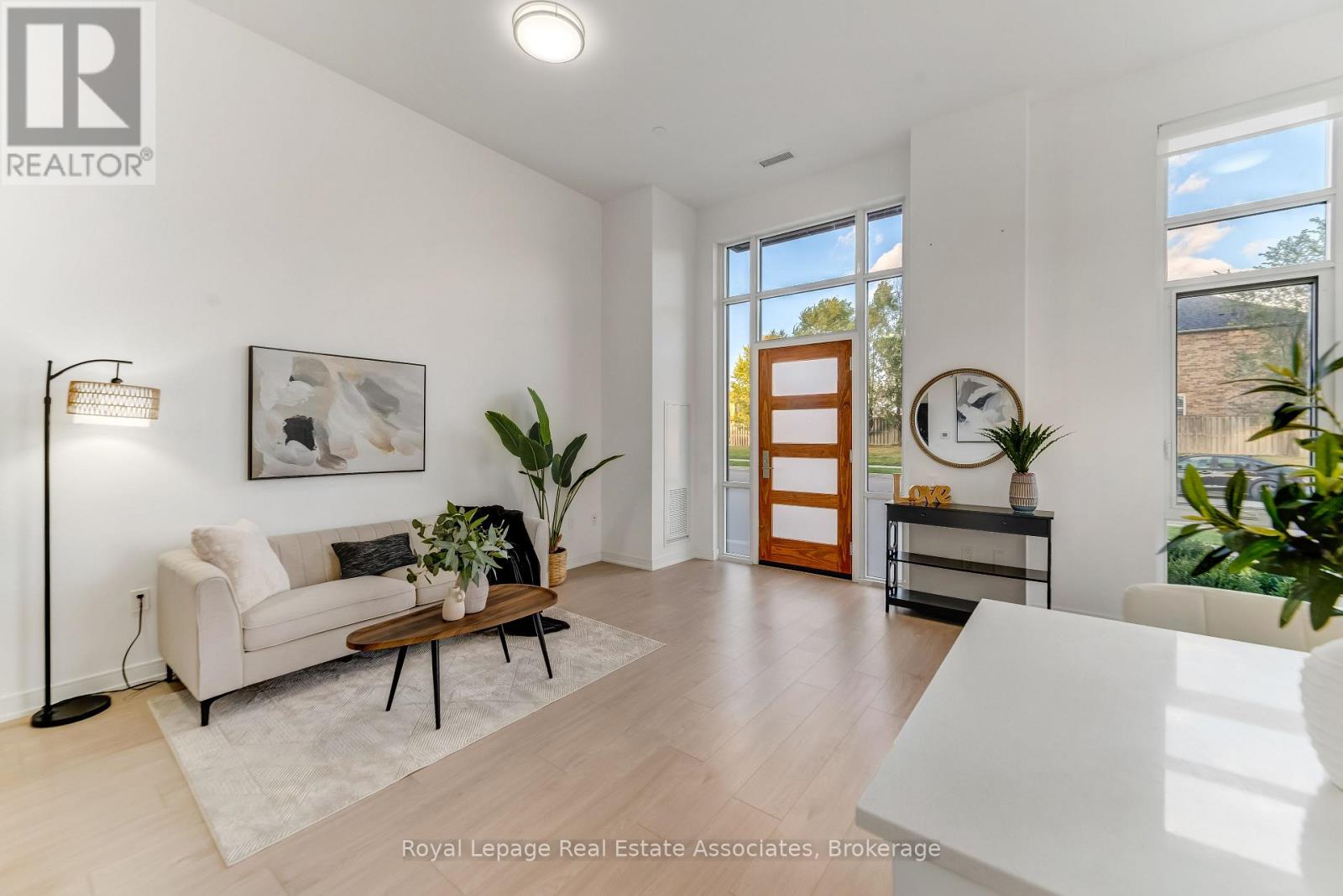 124 8 Nahani Way, Mississauga, ON L4Z 0C6