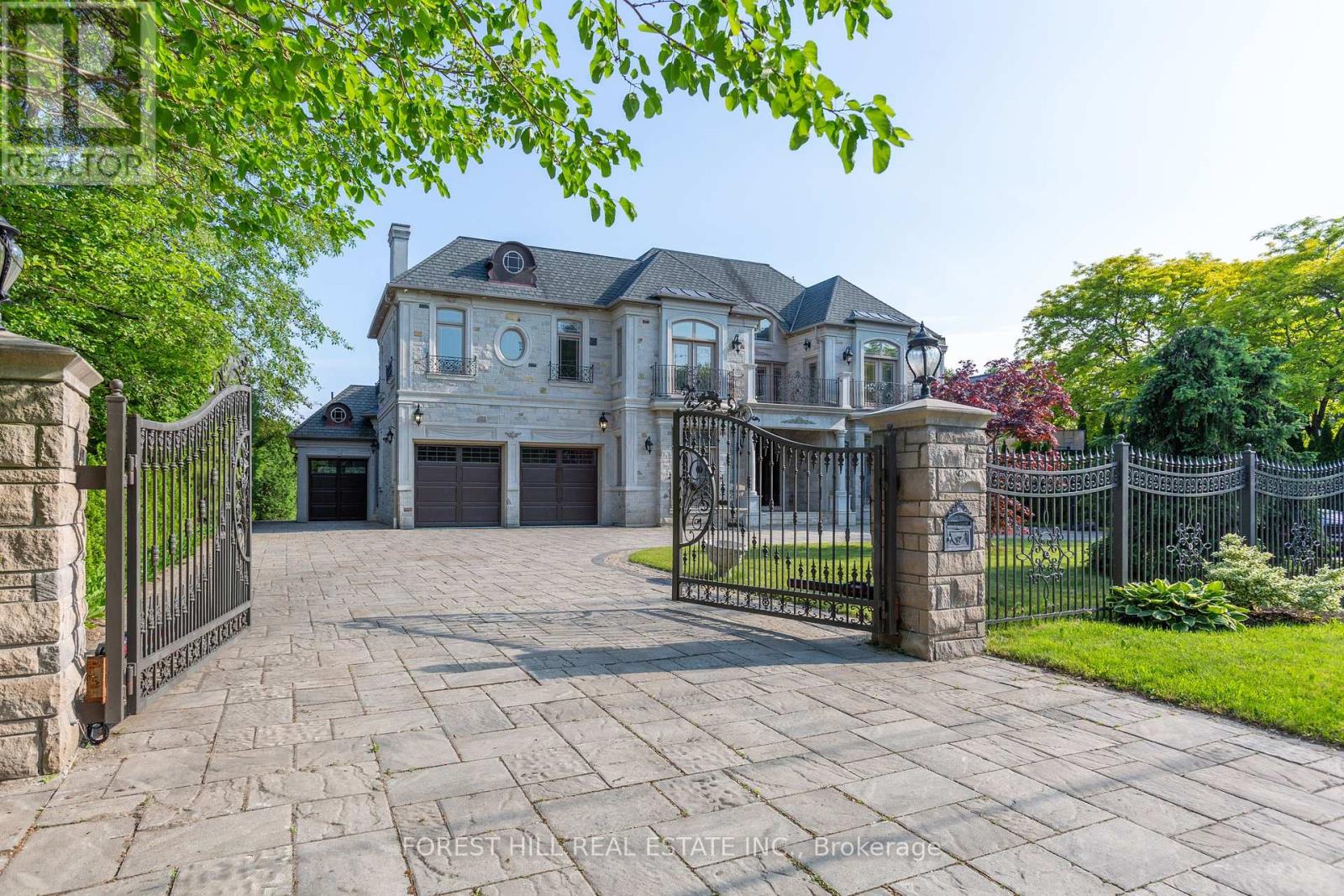 4 Fifeshire Rd, Toronto, ON M2L 2G5