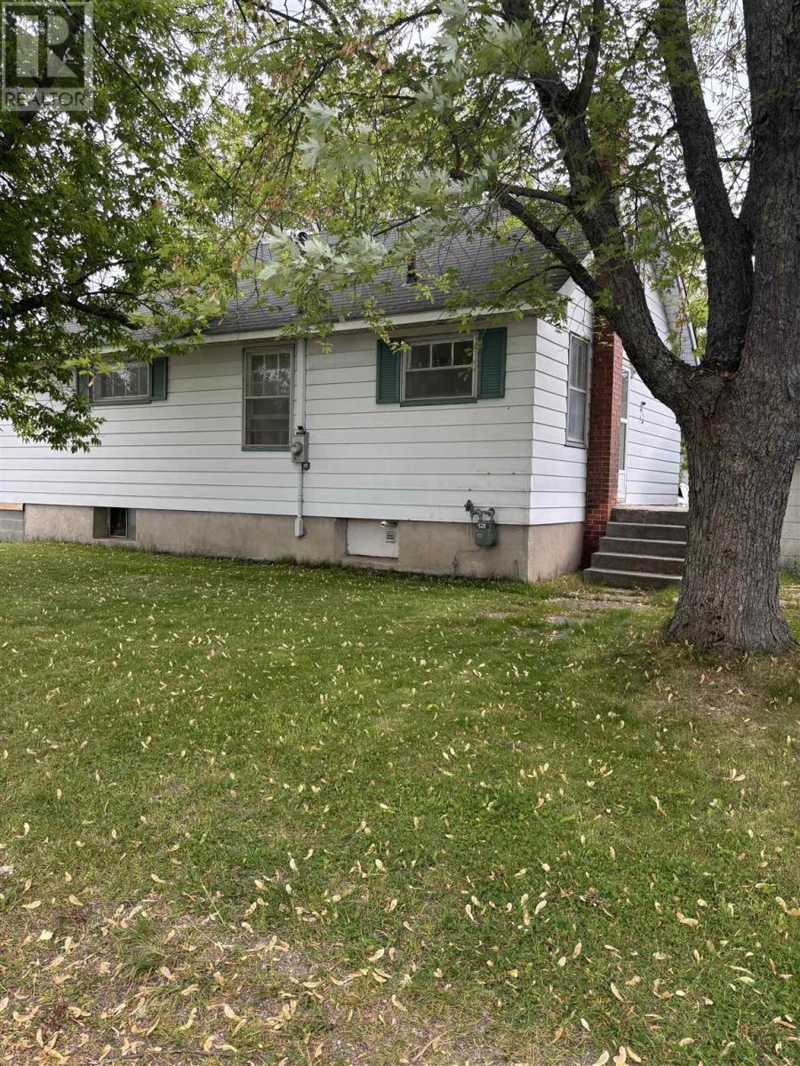 35 Walnut St, Sault Ste. Marie, ON P6B 2E3
