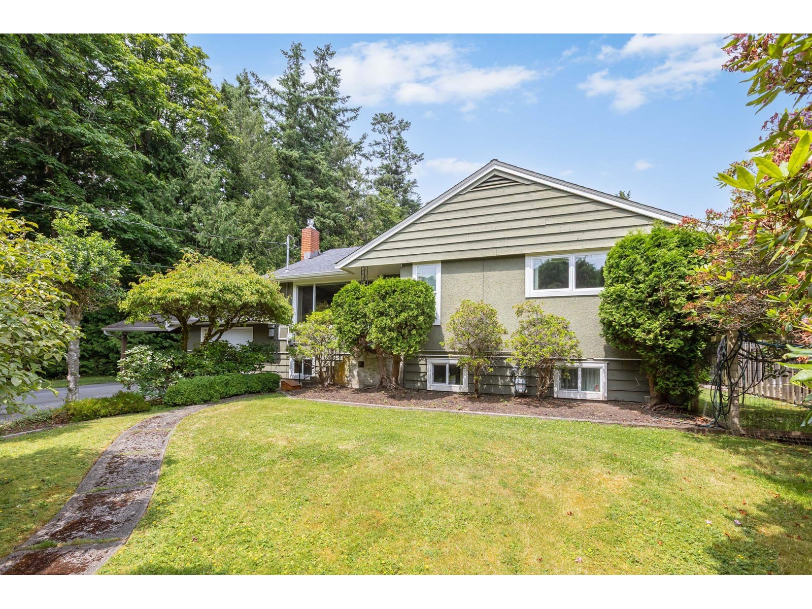 14093 Magdalen Ave, White Rock, BC V4B 2W6