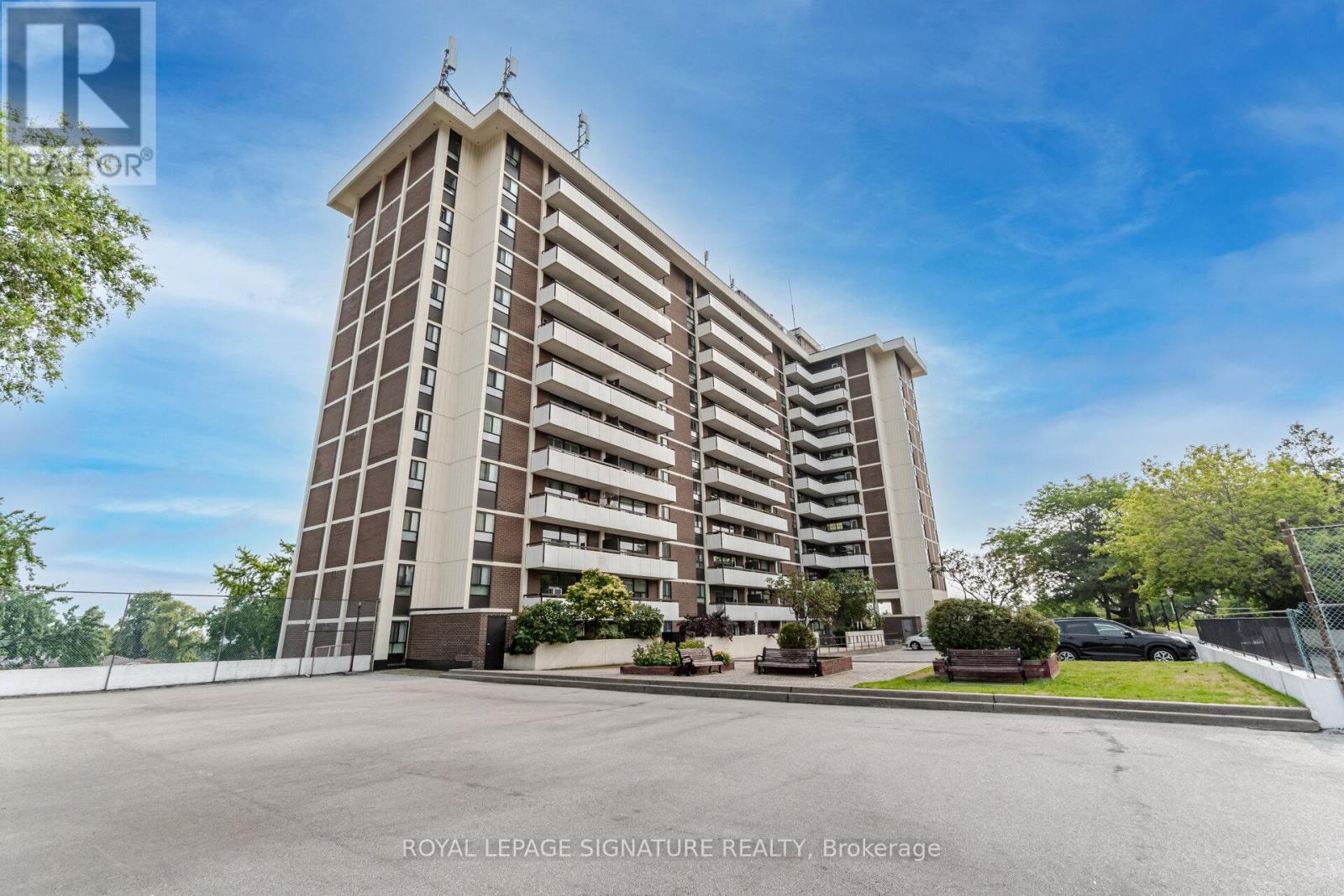 1110 541 Blackthorn Ave, Toronto, ON M6M 3C7