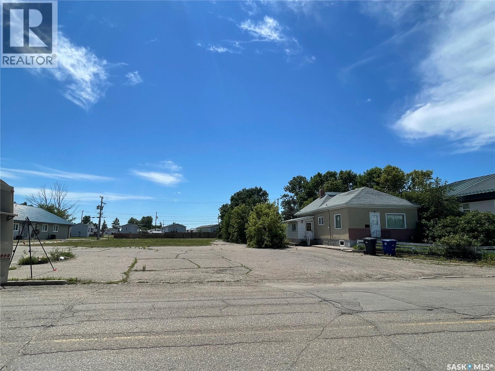 112 120 Sims Ave, Weyburn, SK S4H 2H5