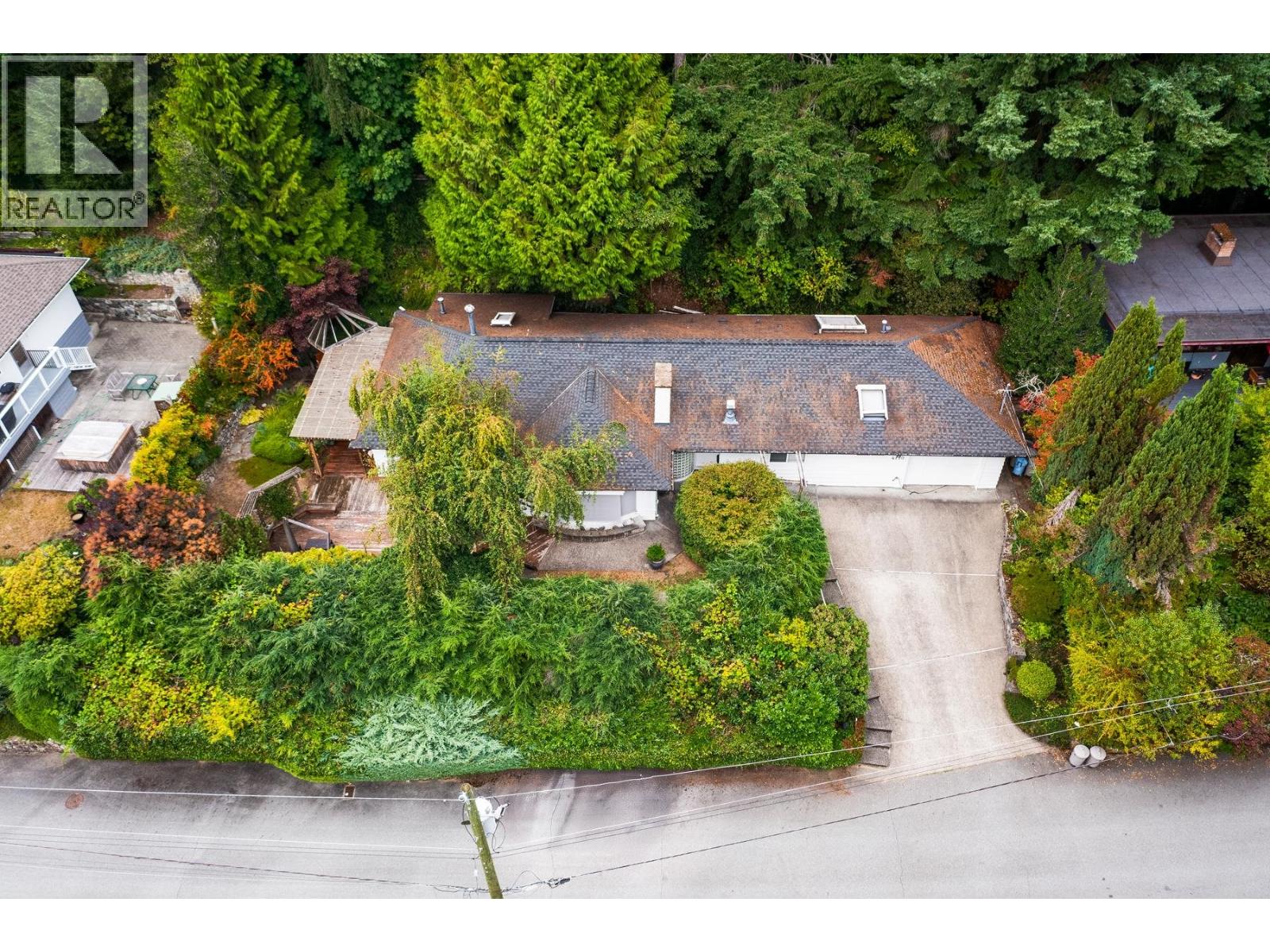 4110 Burkeridge Pl, West Vancouver, BC V7V 3M9