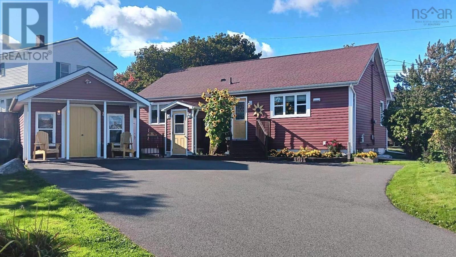 47 Macdonald St, Antigonish, NS B2G 1M6