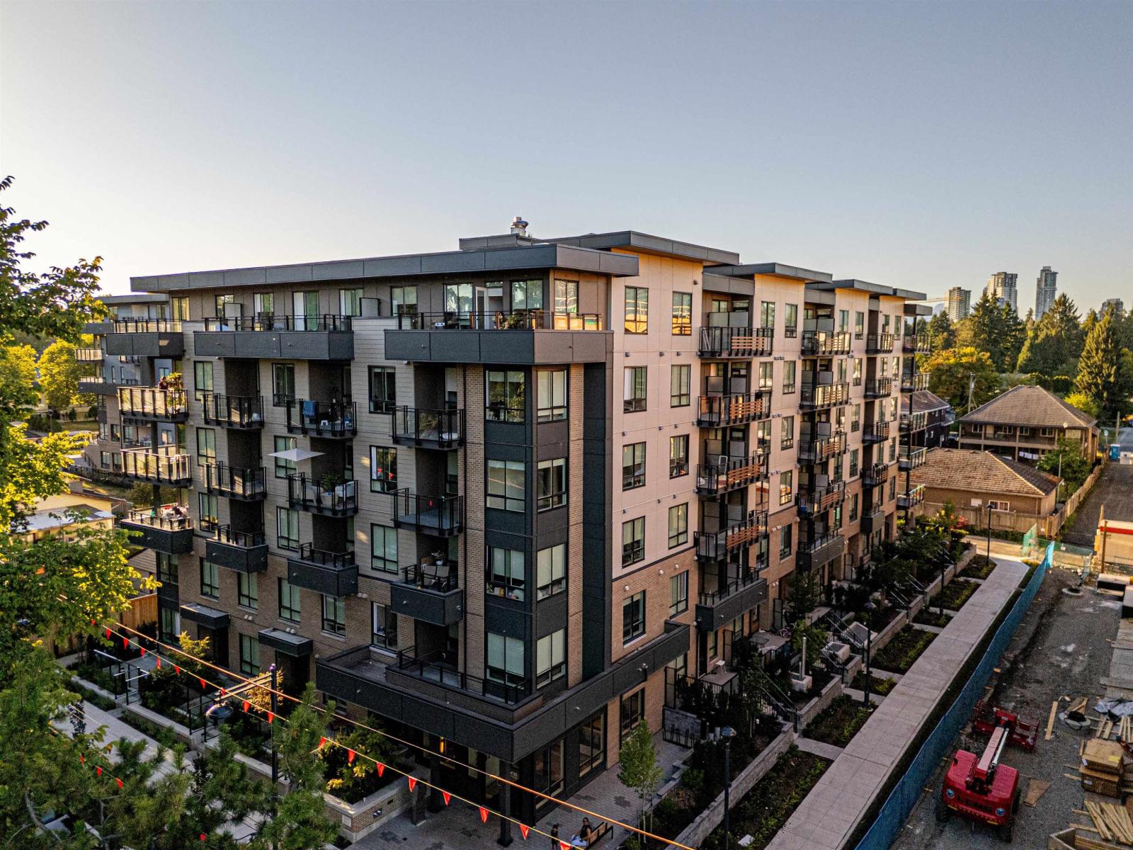 13439 94a Avenue Unit 513, Surrey, BC V3V 0G9