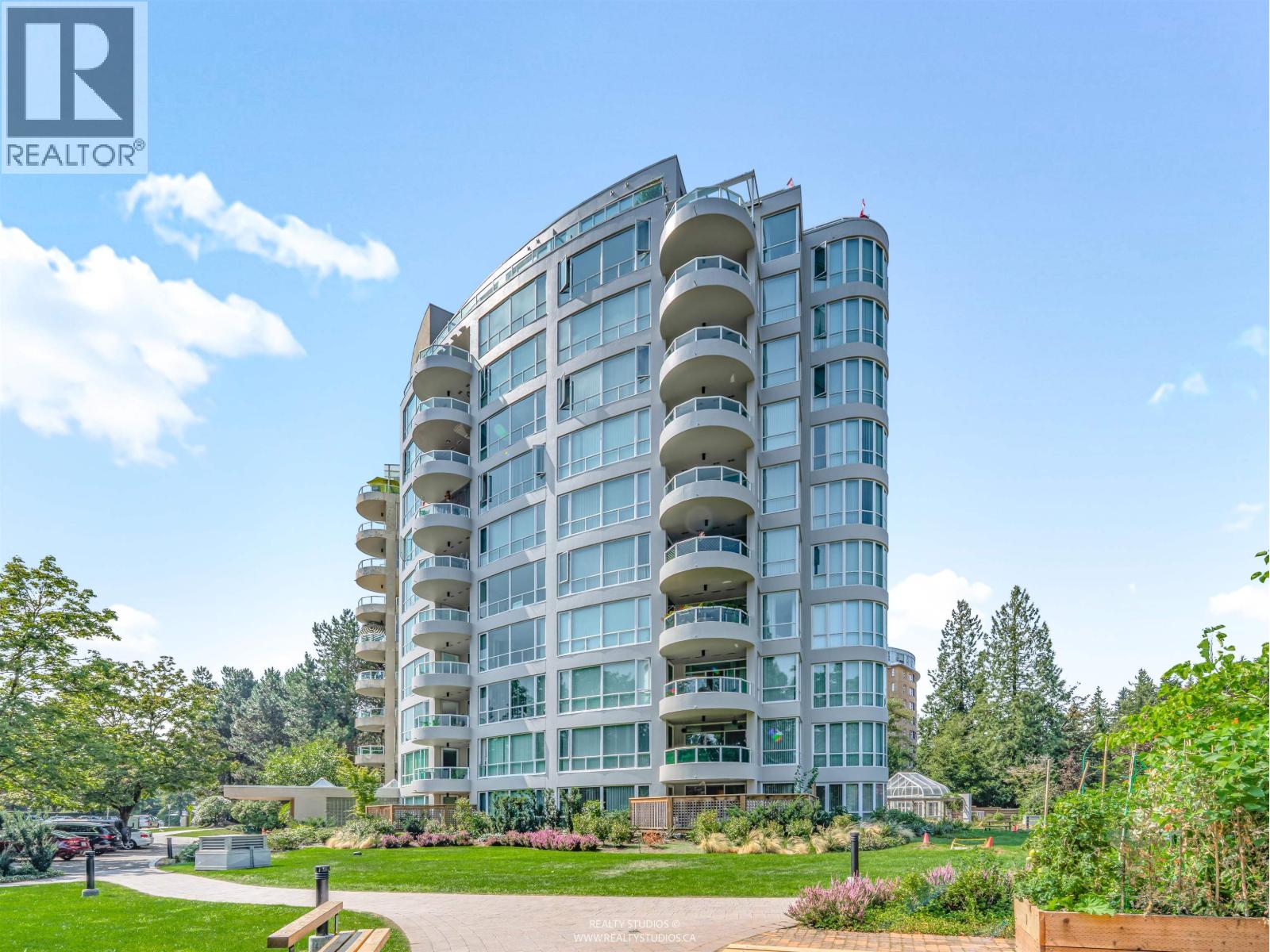 995 Roche Point Drive Unit 406, North Vancouver, BC V7H 2X4