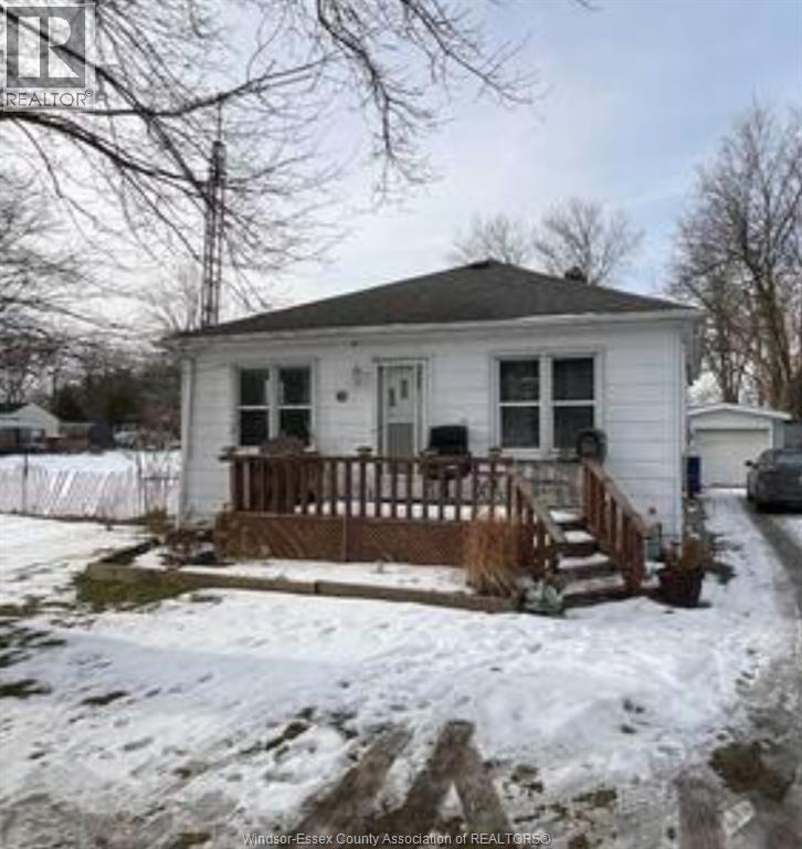 335 Park Ave W, Chatham, ON N7M 1W3