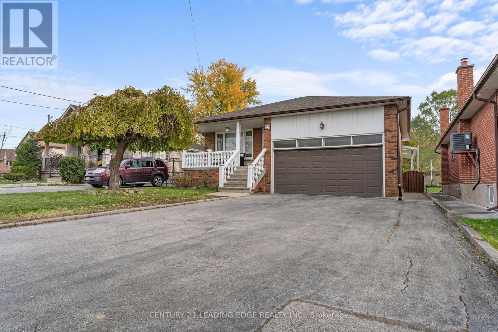 27 Murray Rd, Toronto Downsview-roding-cfb, ON M3K 1T3