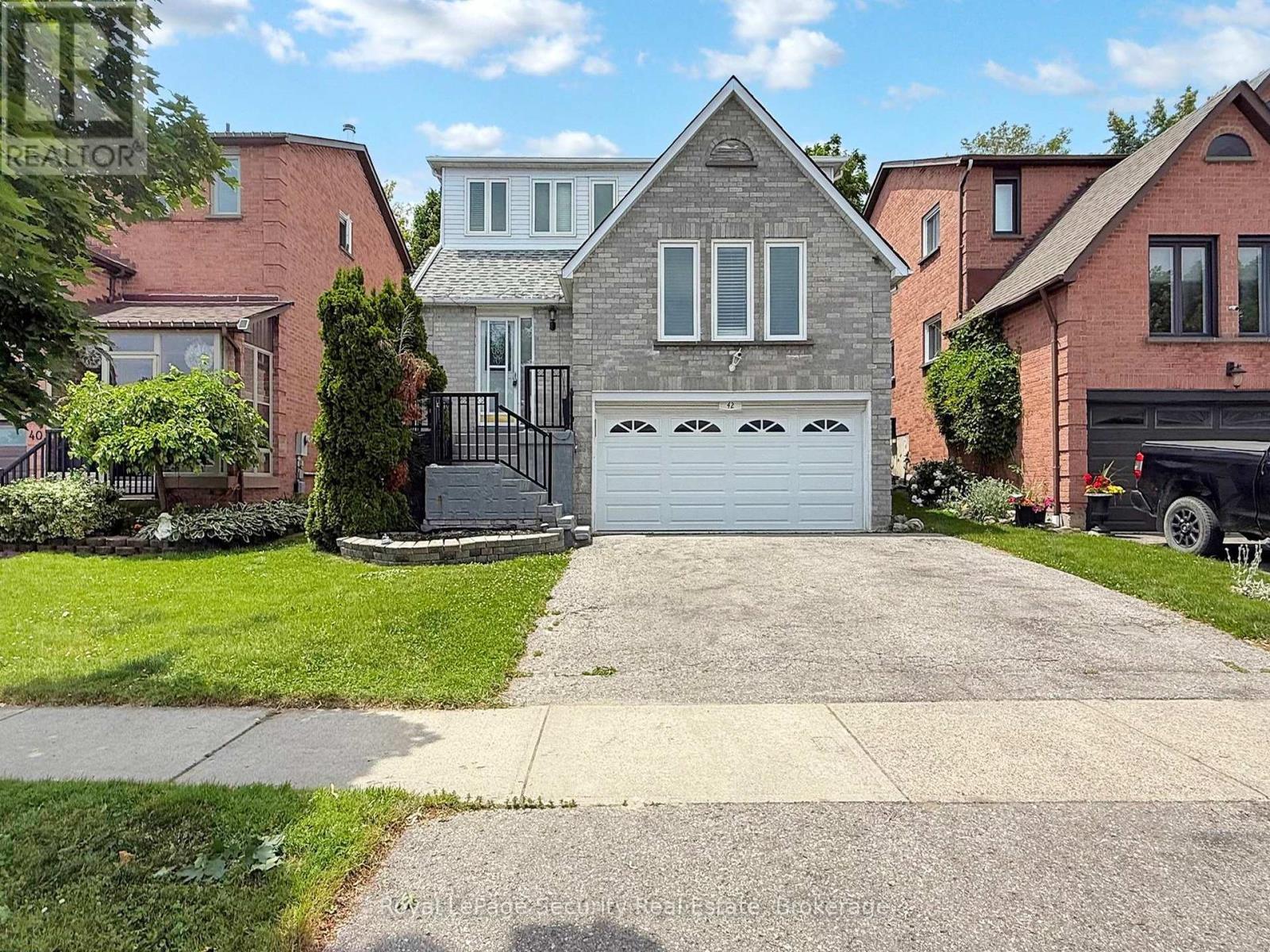 42 Gardiner Dr, Ajax, ON L1S 5Y3