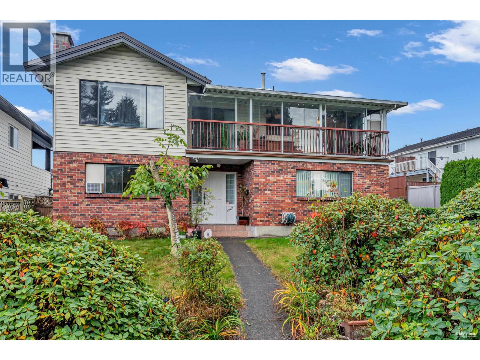 6760 Lakeview Ave, Burnaby, BC V5E 2P4