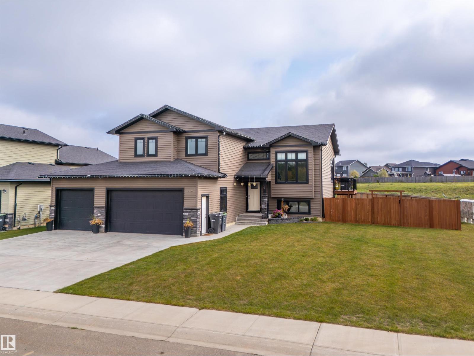 1721 Crestview Way, Cold Lake, AB T9M 0L8