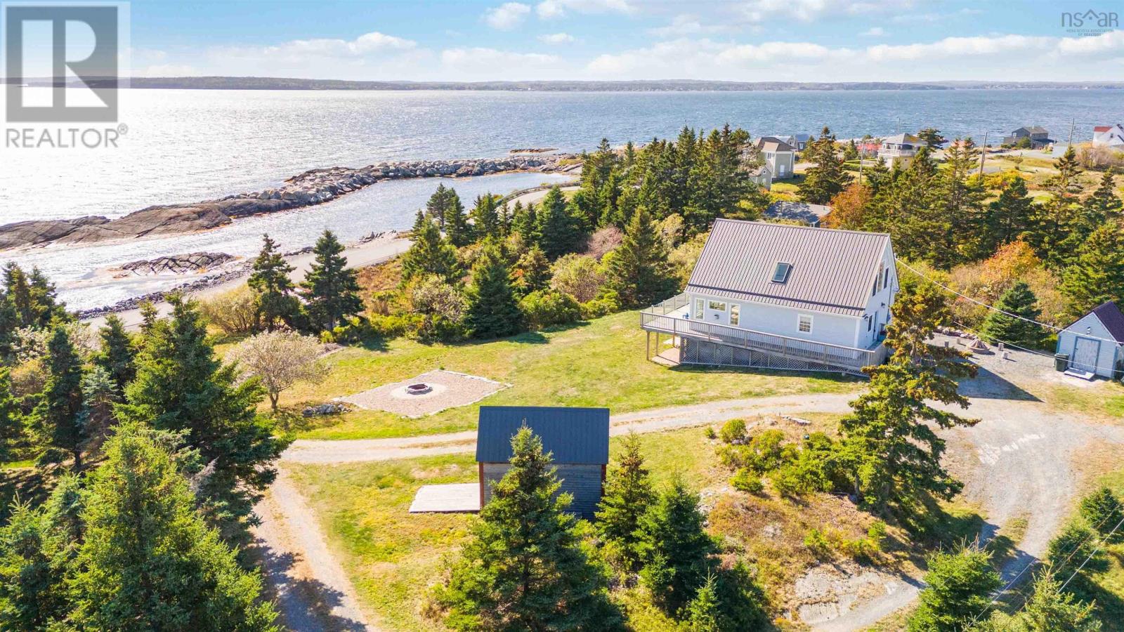 157 The Point Rd, Lunenburg, NS B0J 2C0
