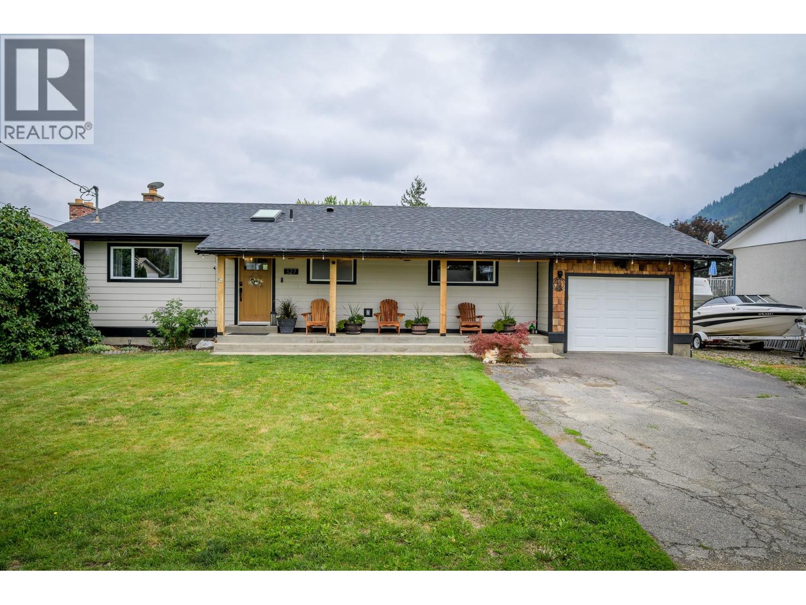 327 Aspen Dr, Chase, BC V0E 1M0