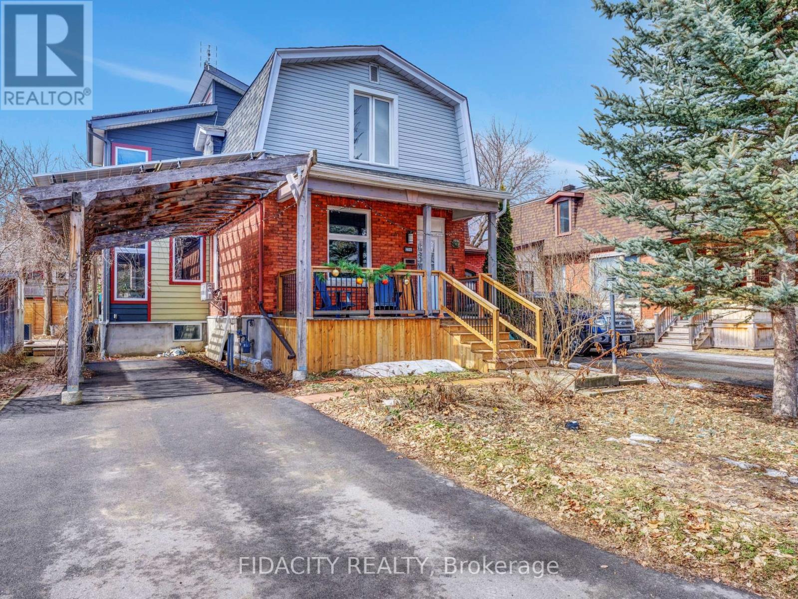 296 Royal Ave, Ottawa, ON K2A 1T5