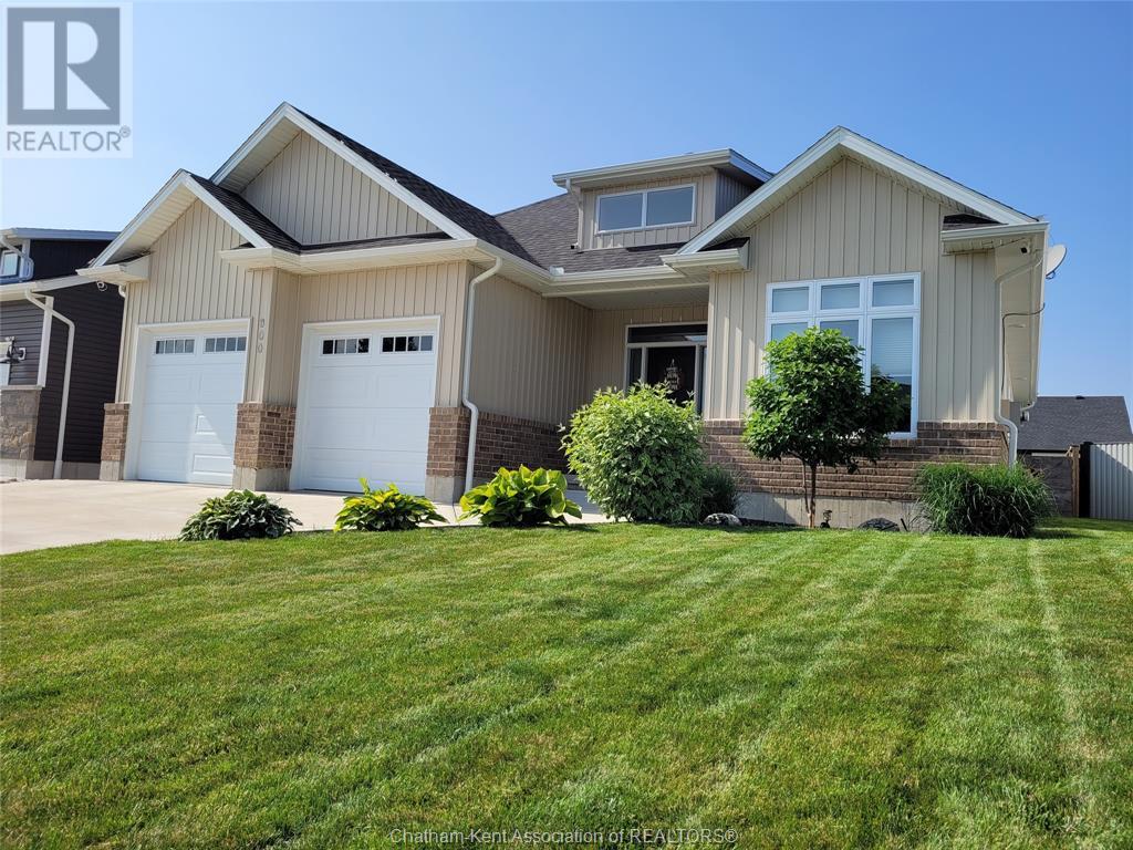 300 Davies St E, Chatham-Kent, ON N0P 1M0