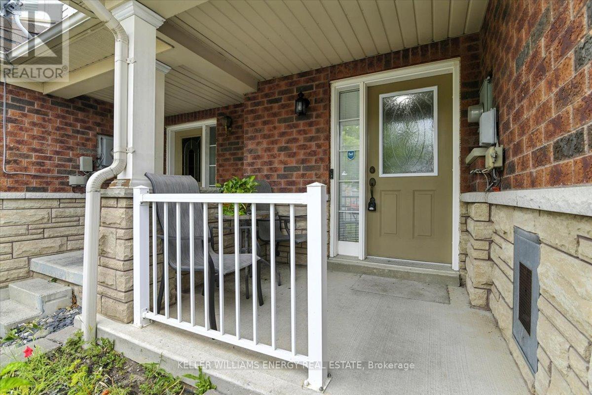 155 Lady May Dr, Whitby, ON L1R 3M4