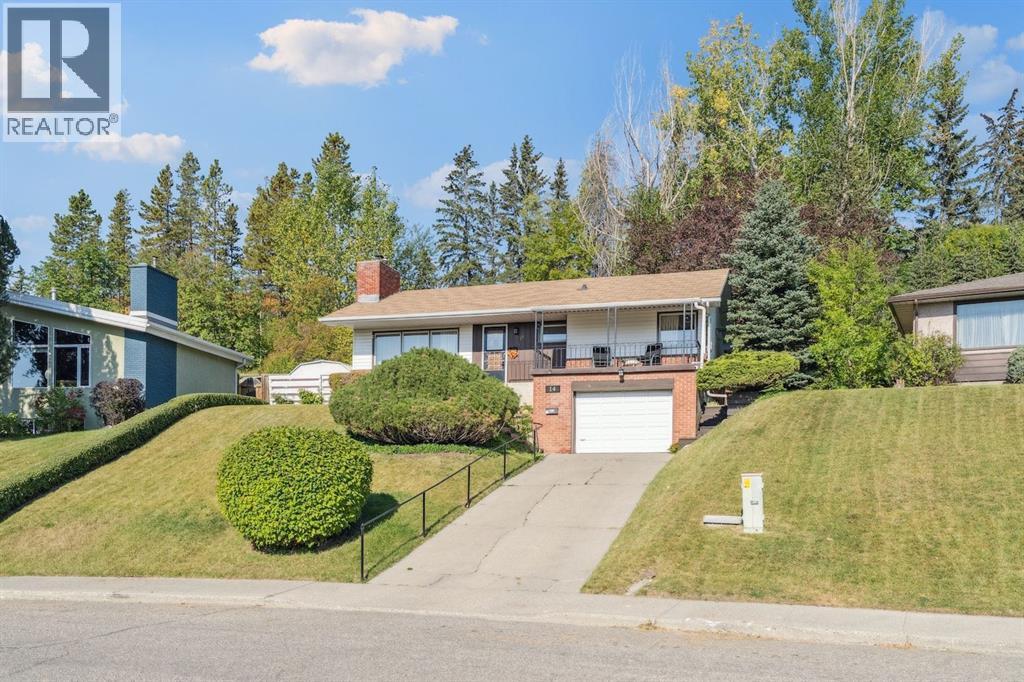 14 Hawthorne Cres NW, Calgary, AB T2N 3V4