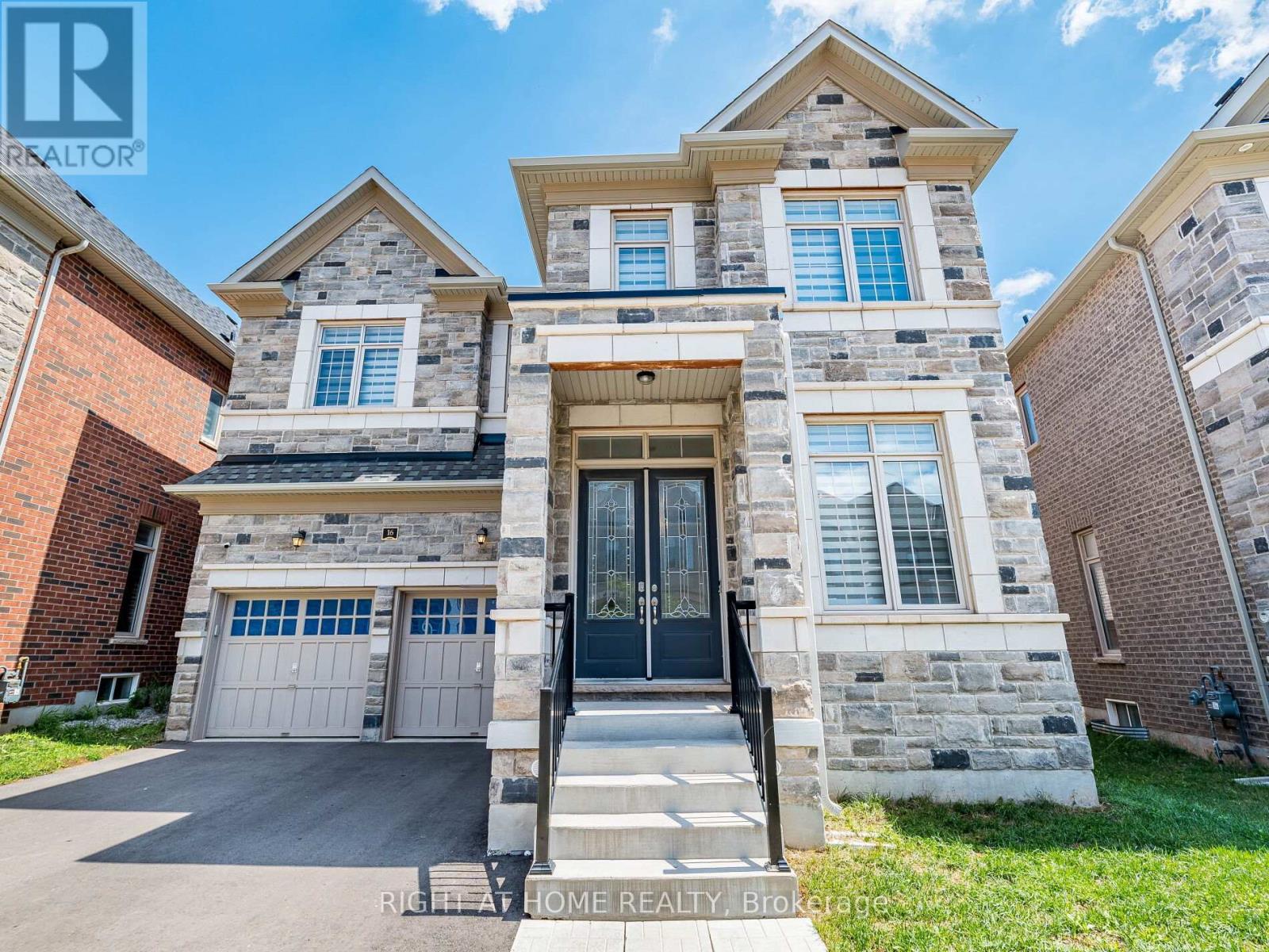 16 Charing Cross Gate, Oakville, ON L6H 0V7