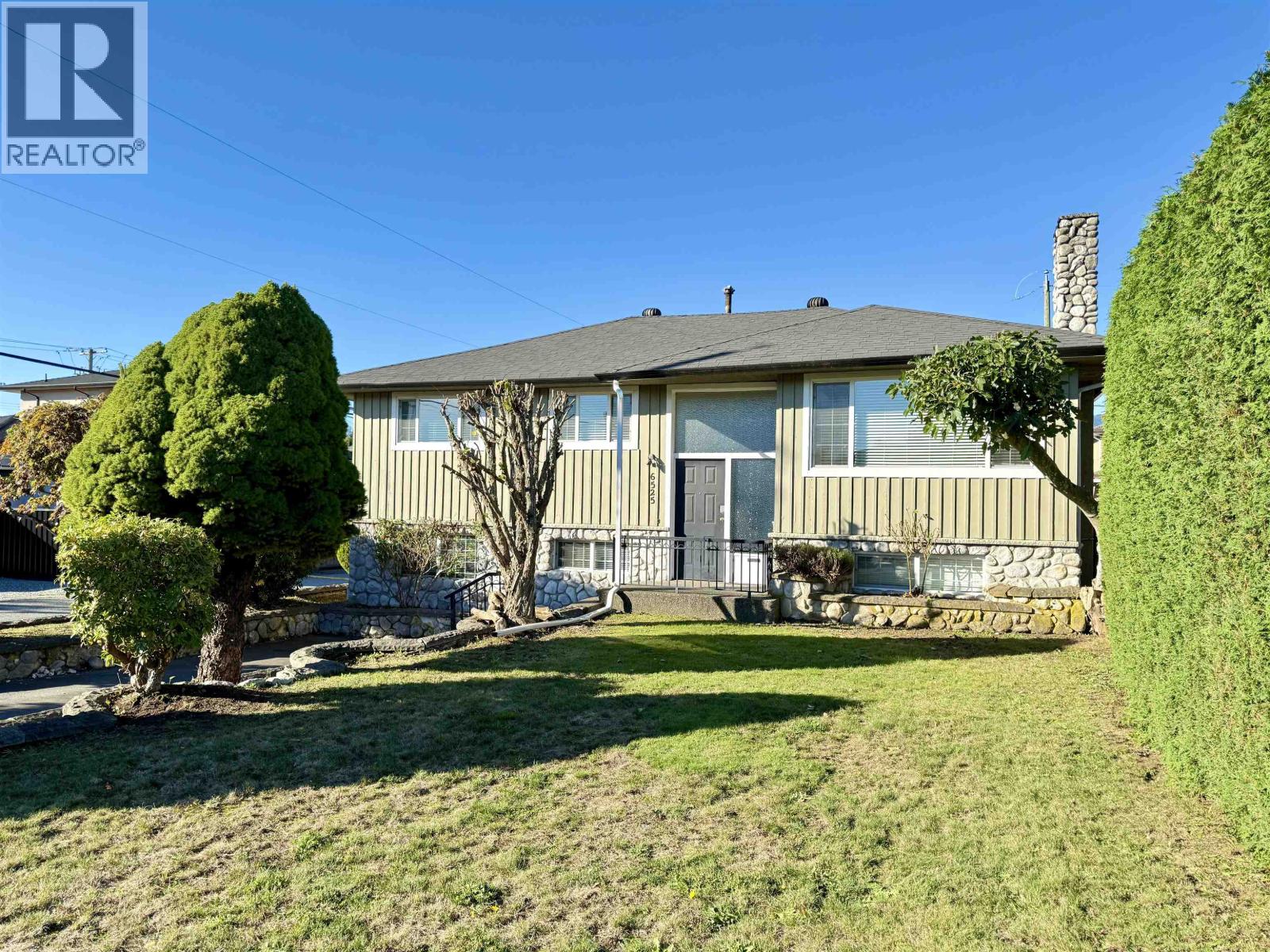 6525 Carnegie St, Burnaby, BC V5B 1Y2