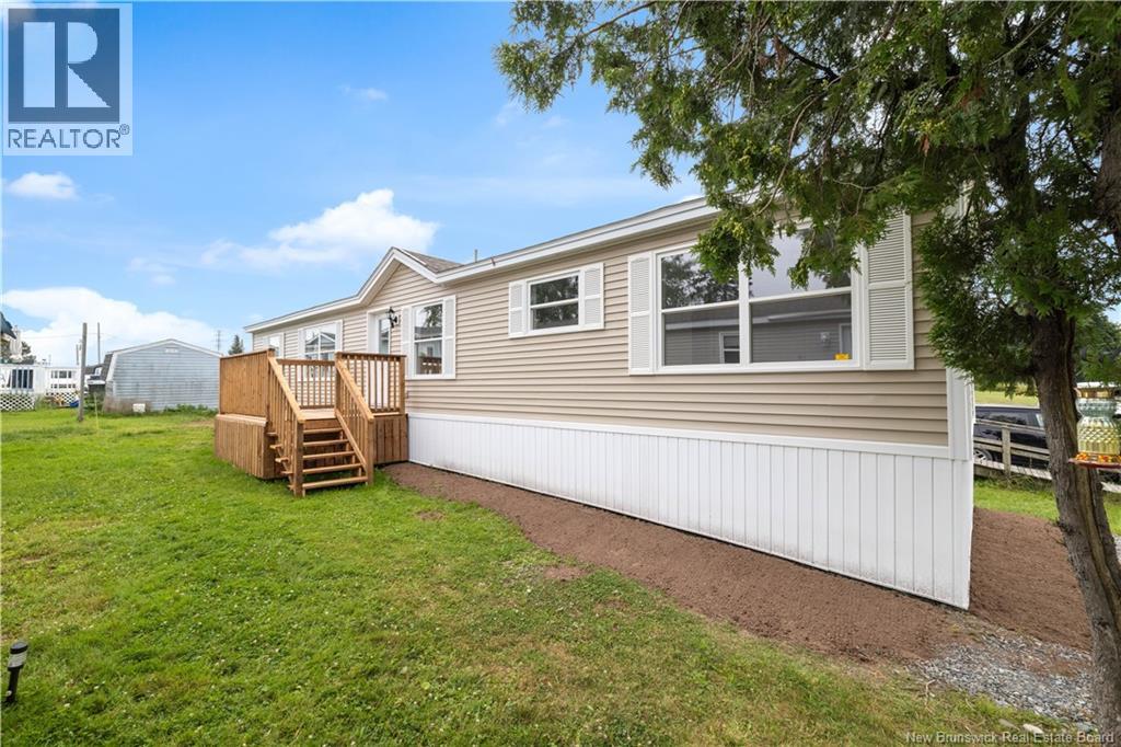 15 Shamrock St, Saint John, NB E2M 5P1