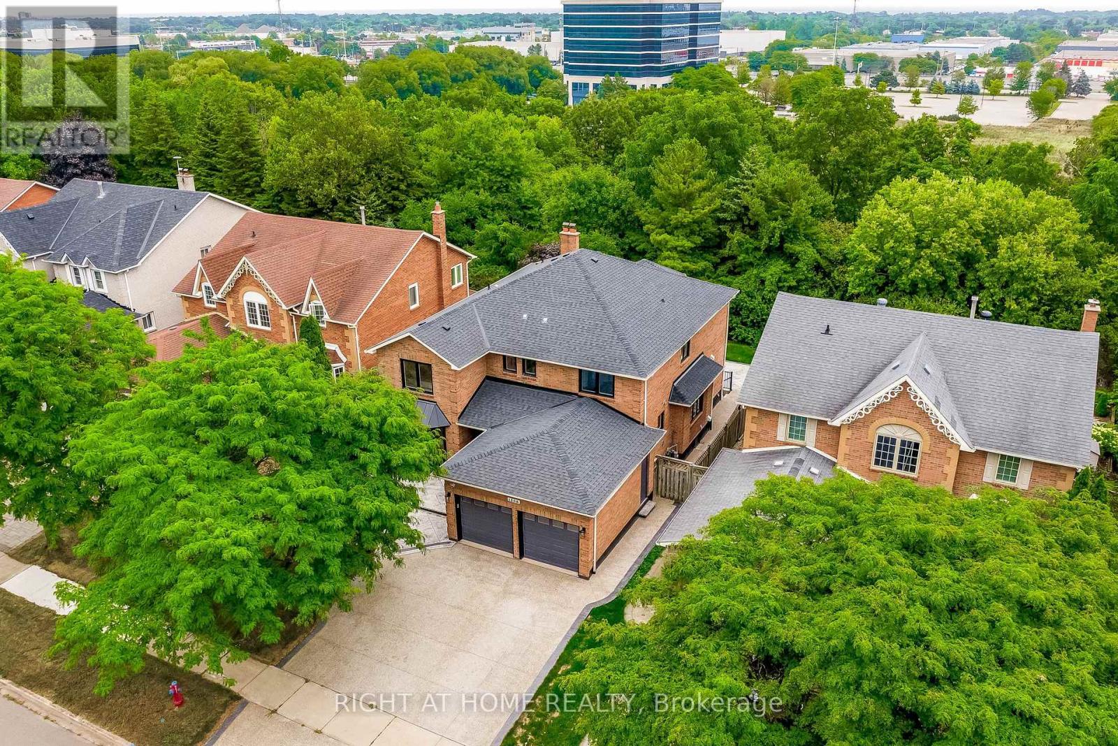 1308 Fieldcrest Ln, Oakville, ON L6M 2N6
