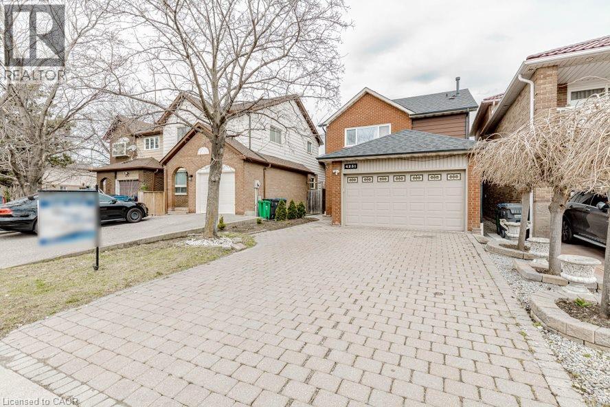 4231 Sugar Bush Rd, Mississauga, ON L5B 2X5