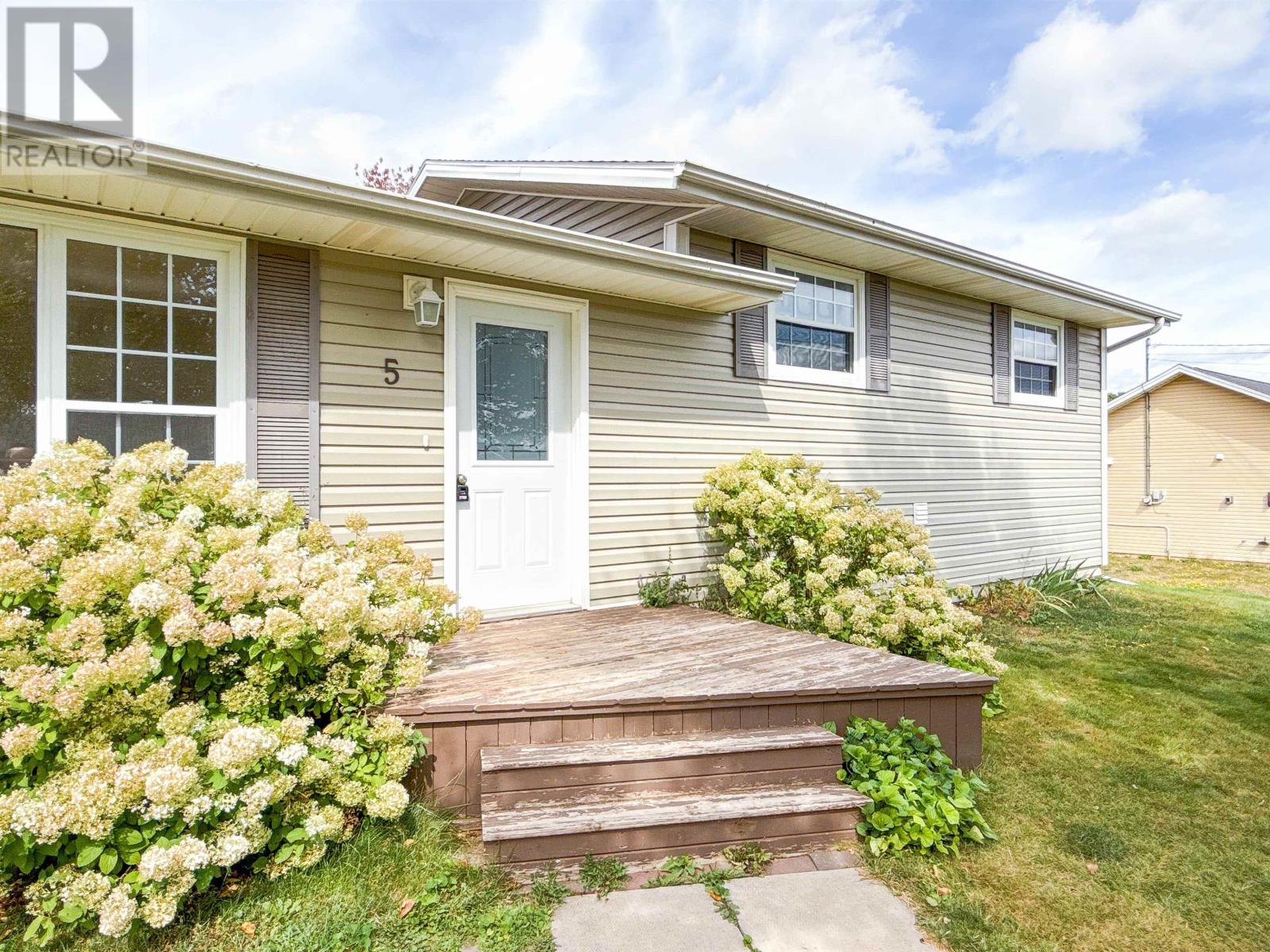 5 Robert Ave, Charlottetown, PE C1E 1V2