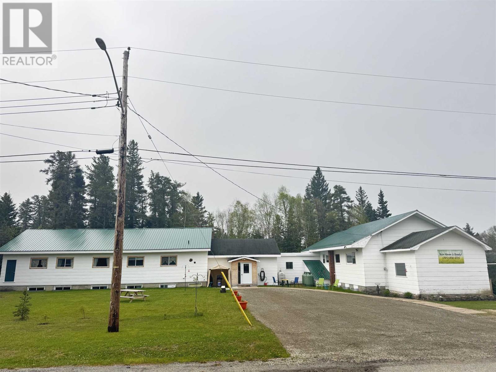 323 Hardy Ave, Wawa, ON P0S 1K0