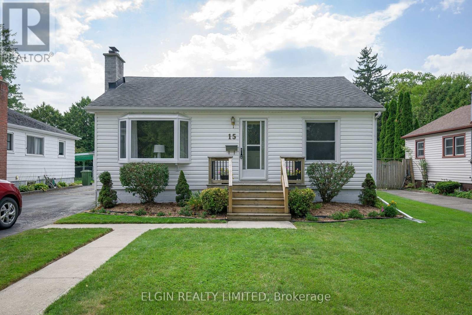15 Oak St, St. Thomas, ON N5R 1R5