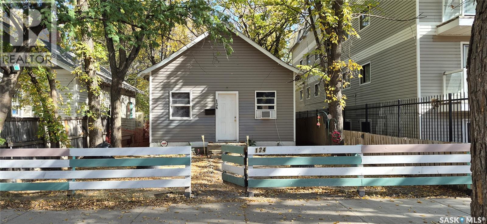 124 O Ave S, Saskatoon, SK S7M 2R5