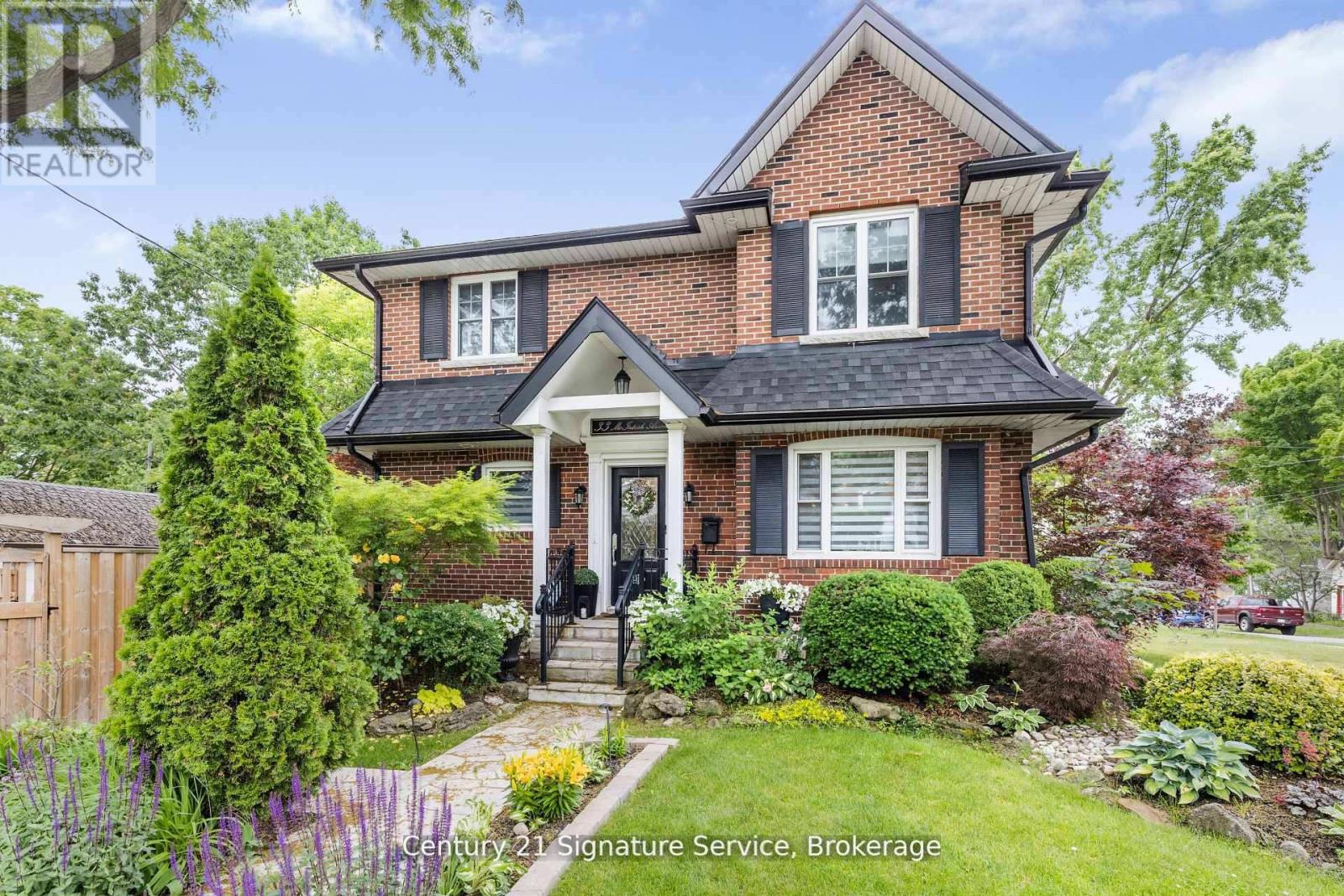 33 Mcintosh Ave, Toronto, ON M8Y 3E1