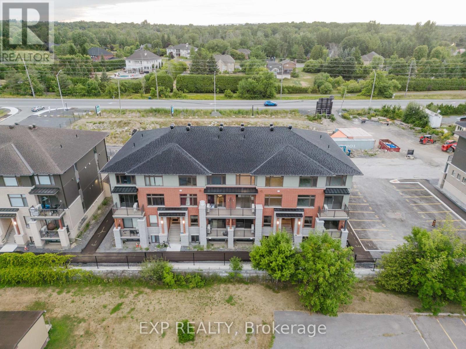 827 Silhouette Private, Ottawa, ON K2J 4S3