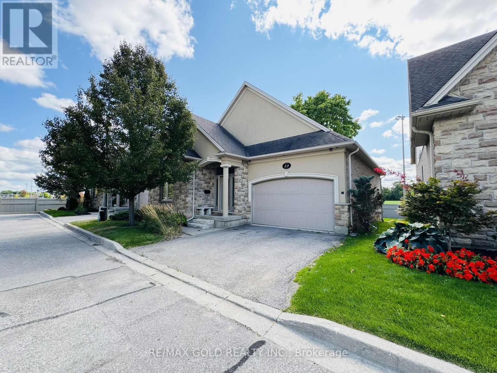 68 Fairview Drive #10, Brantford, ON N3R 2W9