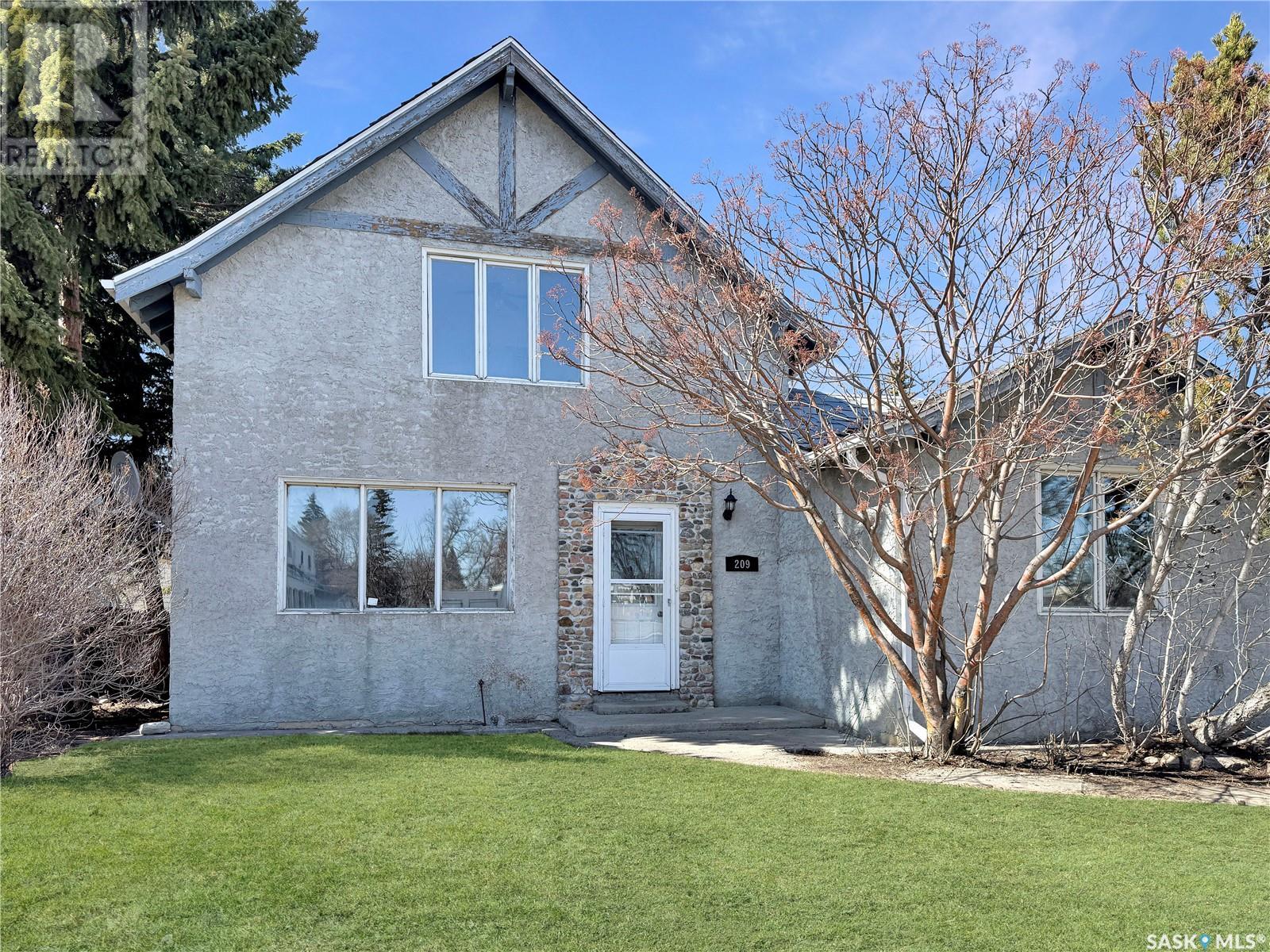 209 Main St, Wilkie, SK S0K 4W0