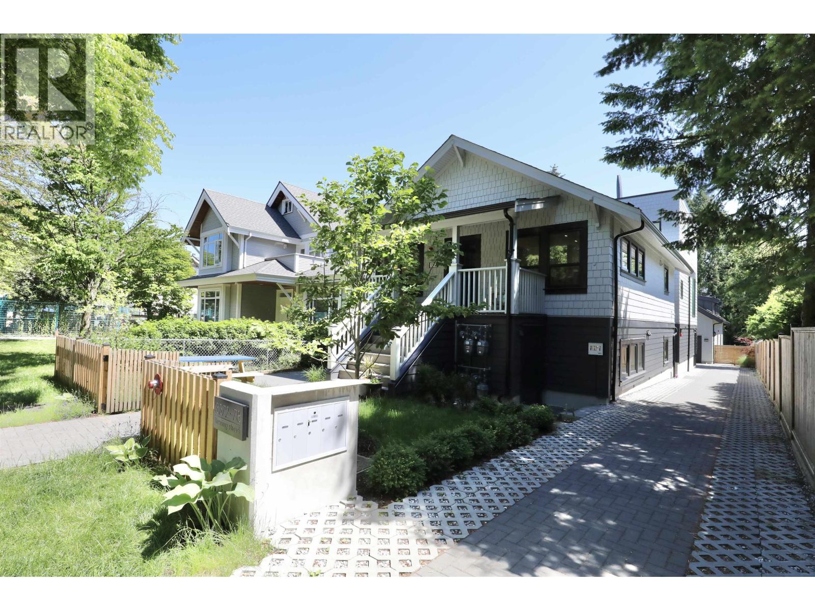3372 Fleming St, Vancouver, BC V5N 3V5