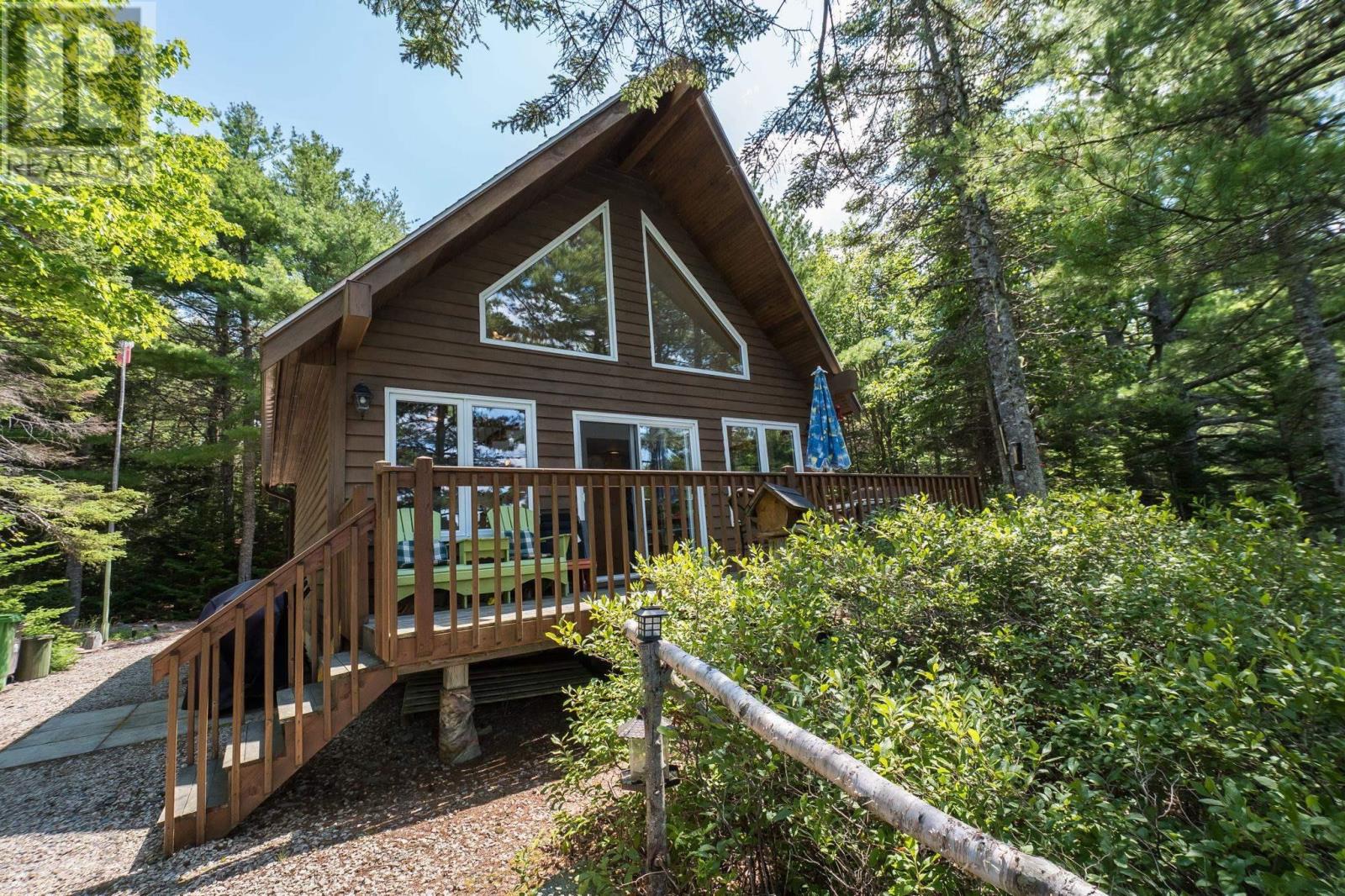 400 Lakefront Dr, Chelsea, NS B4V 7M9