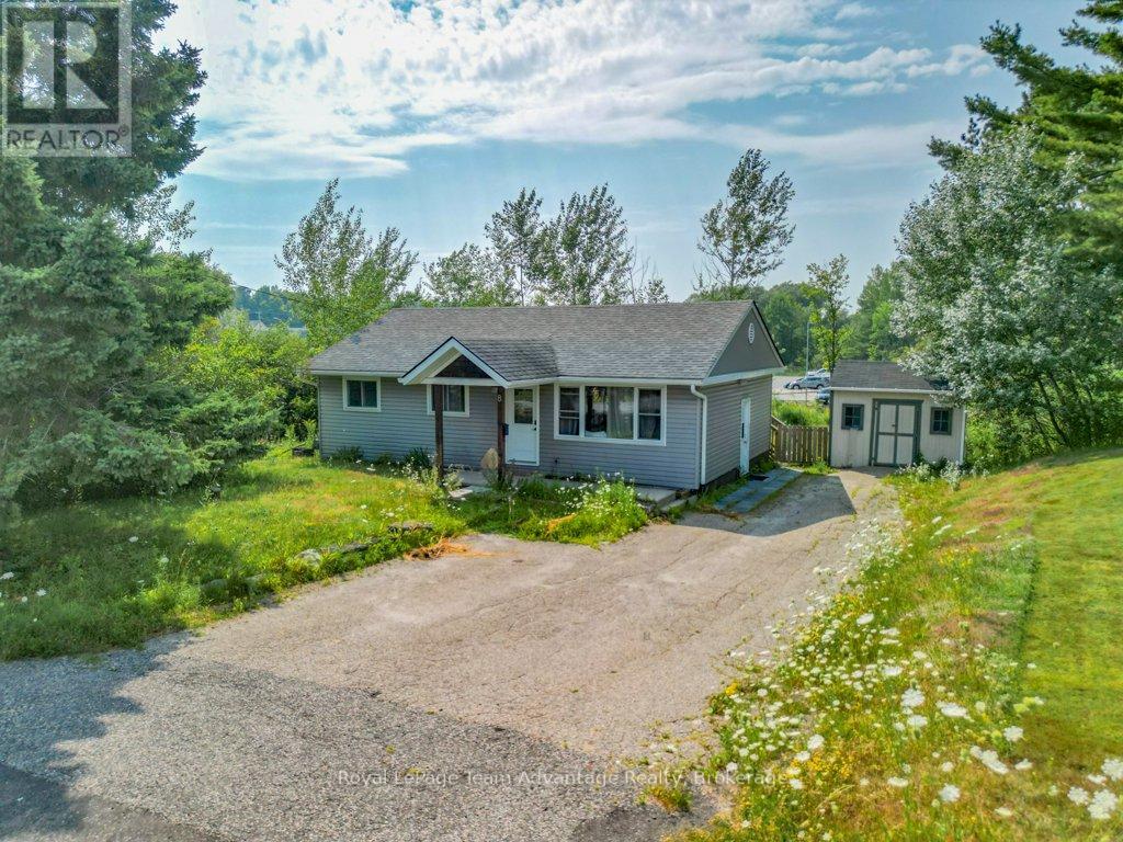 8 Edward St, Parry Sound, ON P2A 2W4