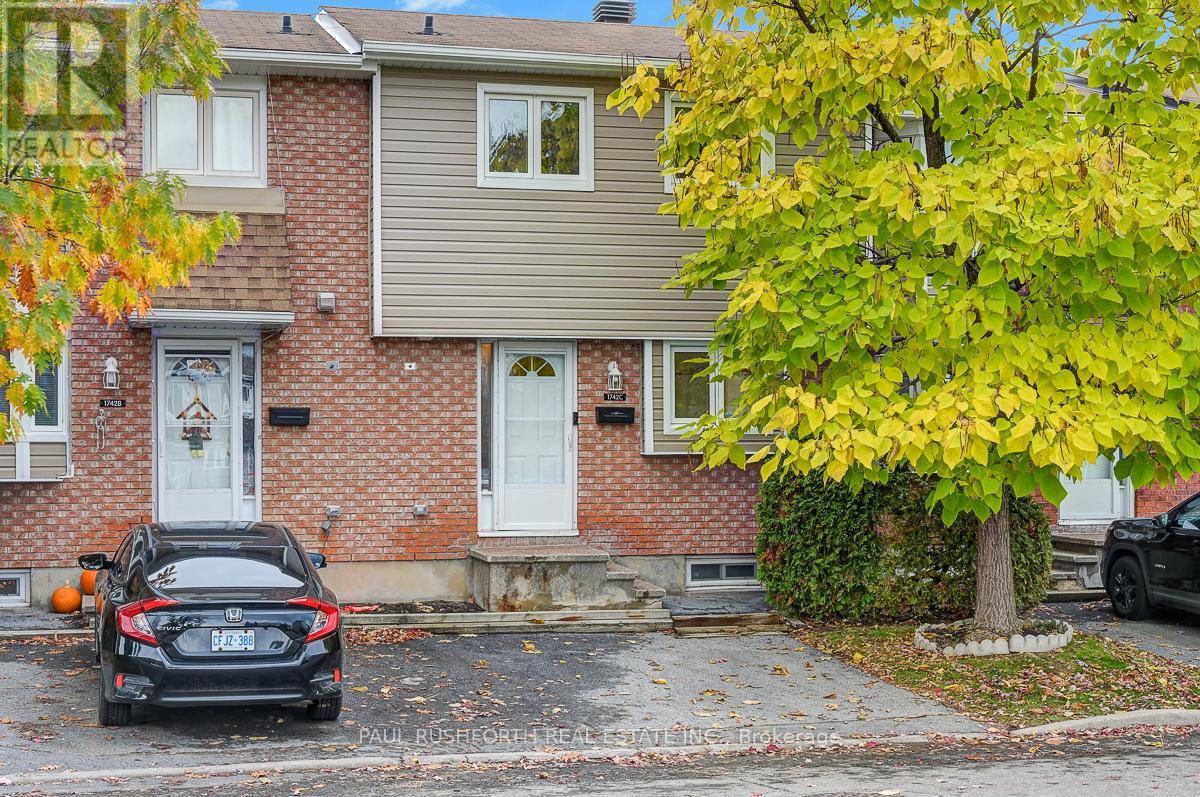 1742 Lamoureux Drive #c, Ottawa, ON K1E 2N2