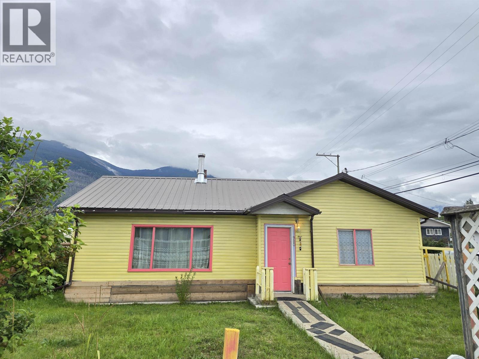 980 4 Ave, McBride, BC V0J 2E0