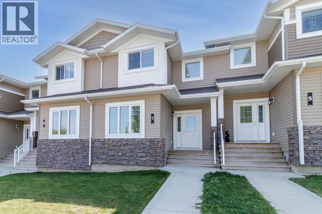 7 Crestview Blvd, Sylvan Lake, AB T4S 0N9