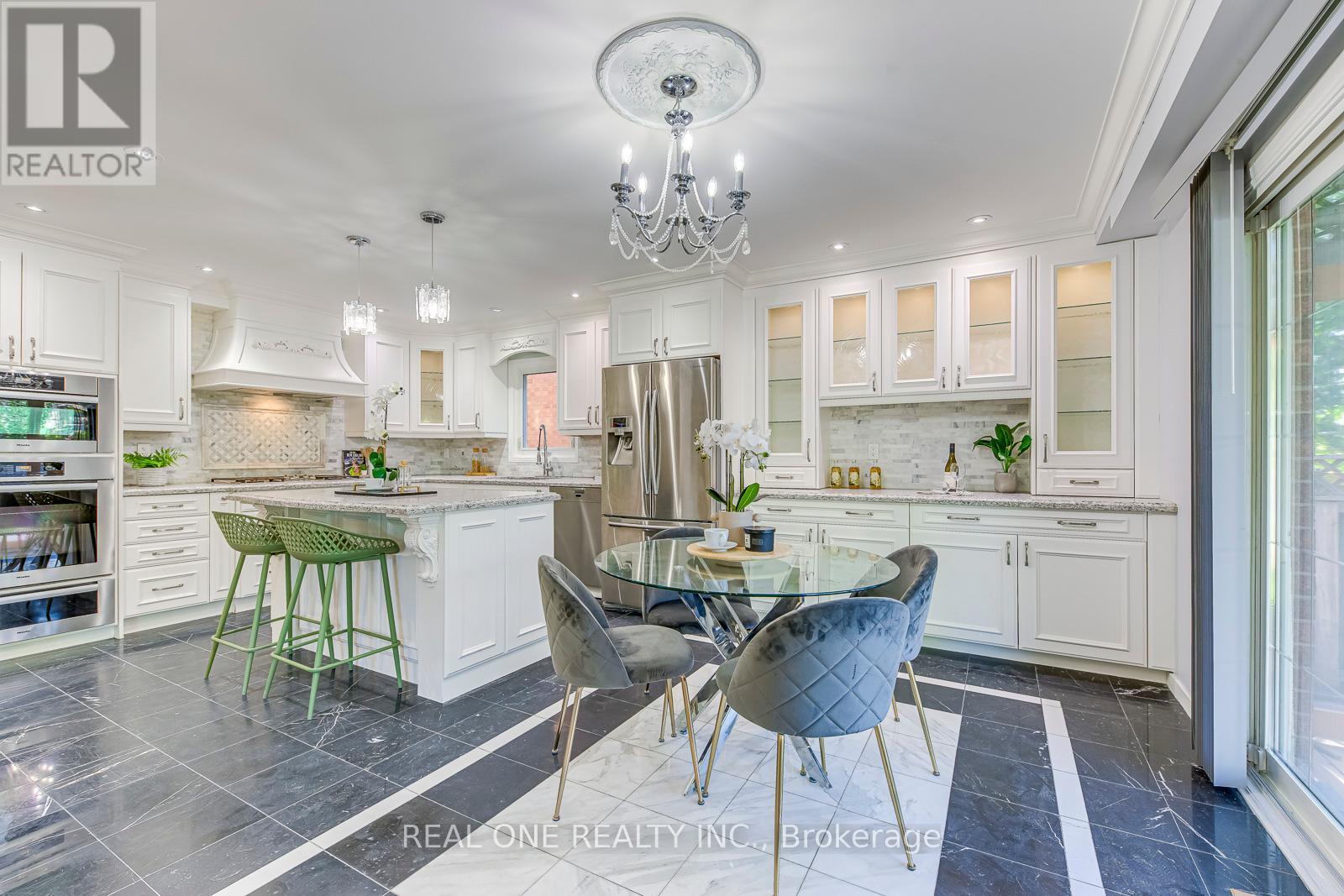403 Glenashton Dr, Oakville, ON L6H 4V7